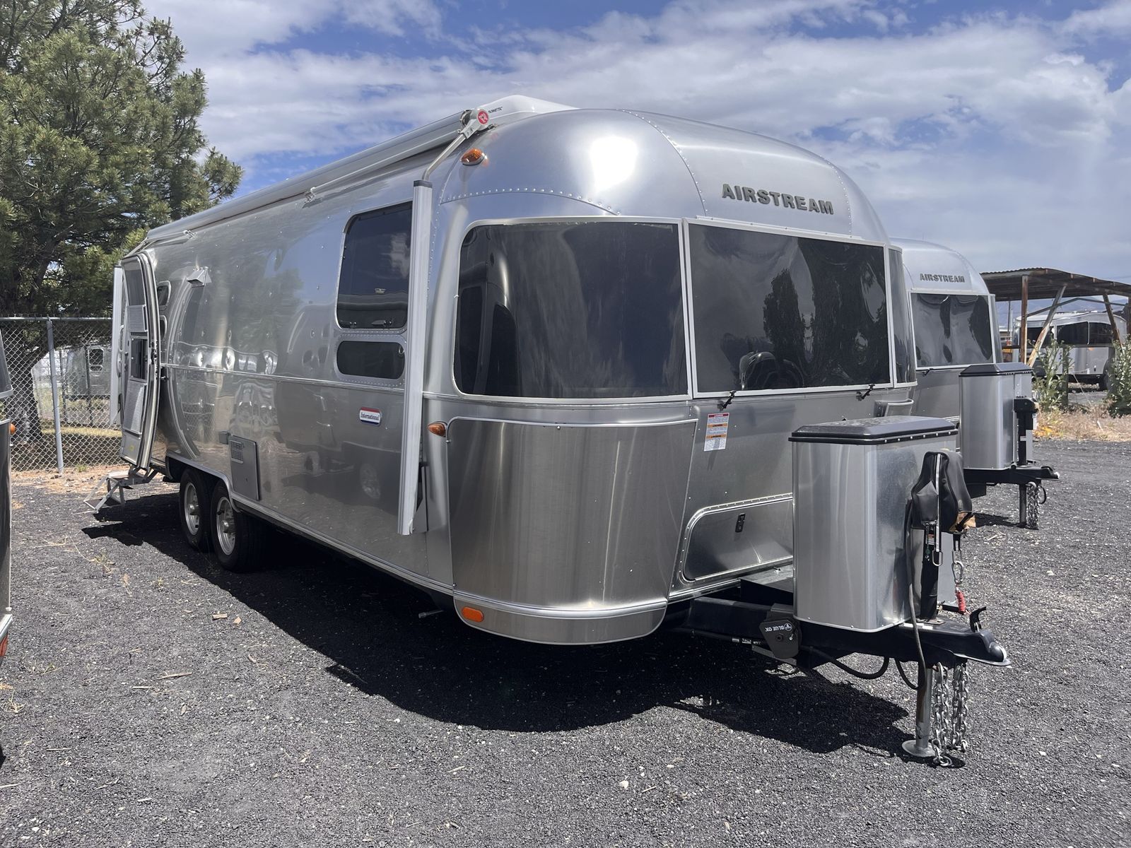 2020 Airstream International Signature 27FB