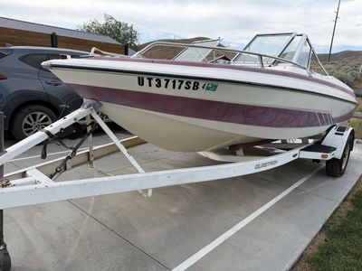 Glastron 17’ Fishing Boat