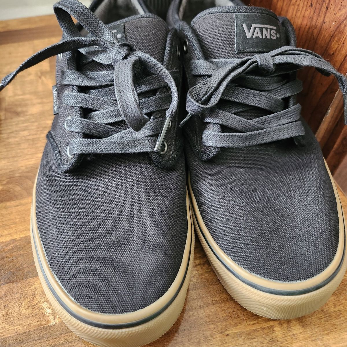 Vans Black Sneakers w/ Gum Sole – Men’s 9.5