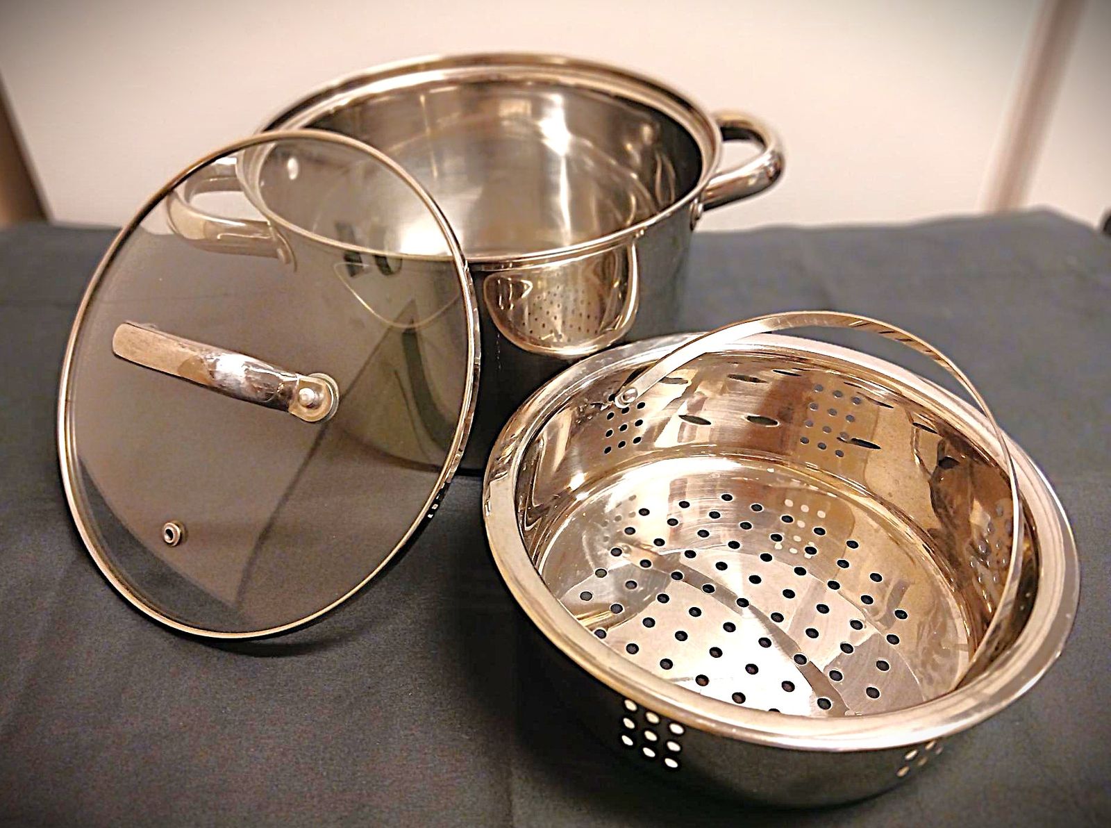Tools of the Trade 4 QT Stainless Steel Stock Pot with Strainer/Steamer Insert and Glass Lid