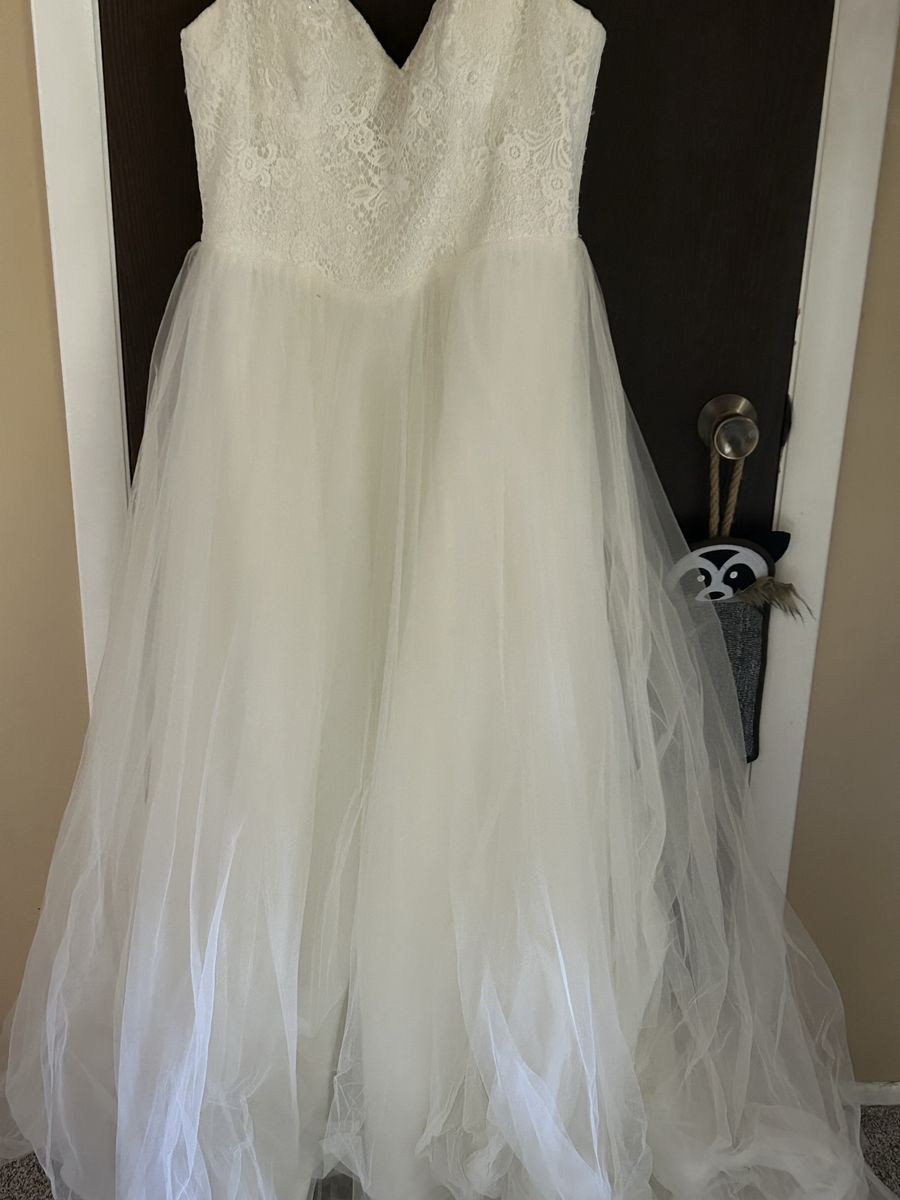 White Tulle & Lace Wedding Dress Size 14