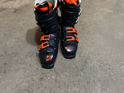 Brand new ski boots