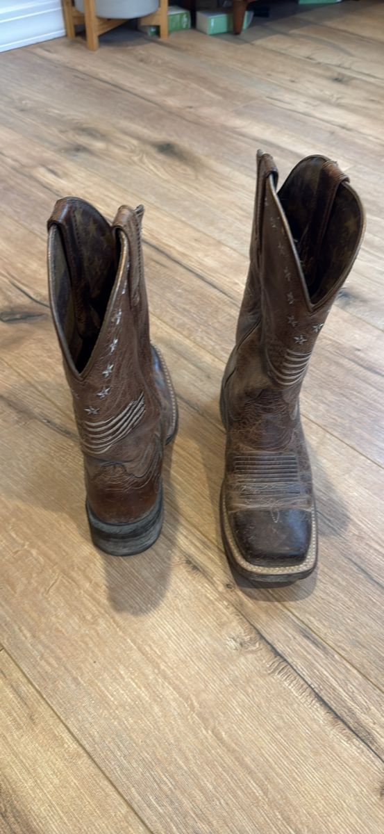 Ariat women’s cowboy boots