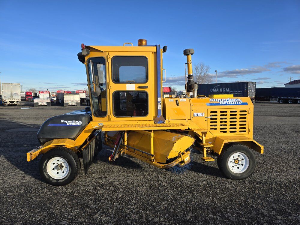 Superior Broom DT80J Street Sweeper 1,300hrs