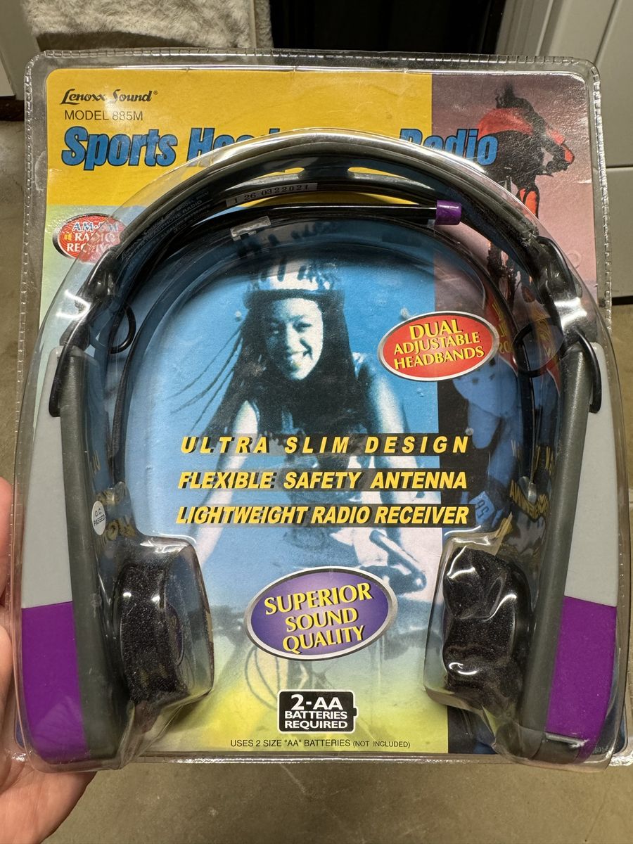 Lenoxx Sound Model 885M AM/FM Sports Headphone Radio - New in Package - collector