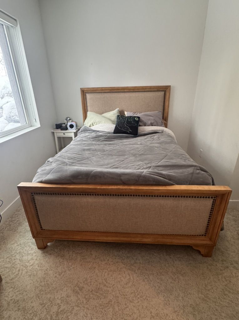Queen Size Tufted Wood Bed Frame For Sale