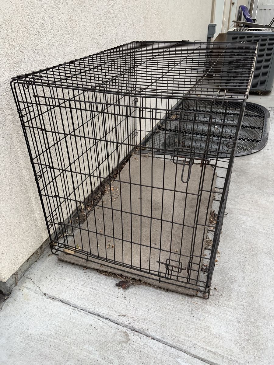 Large Black Metal Wire Dog Kennel Crate with Latching Door