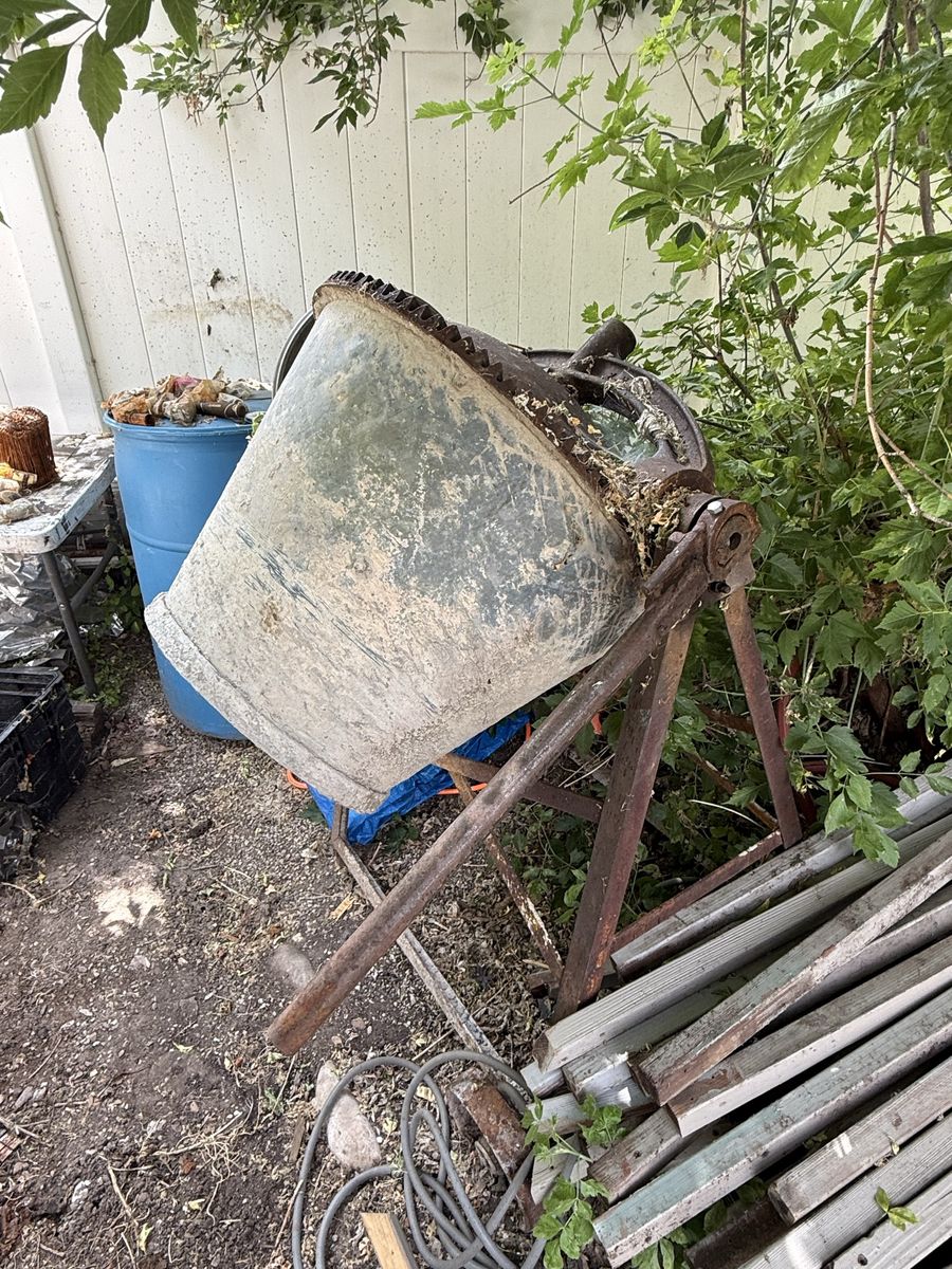 Concrete mixer