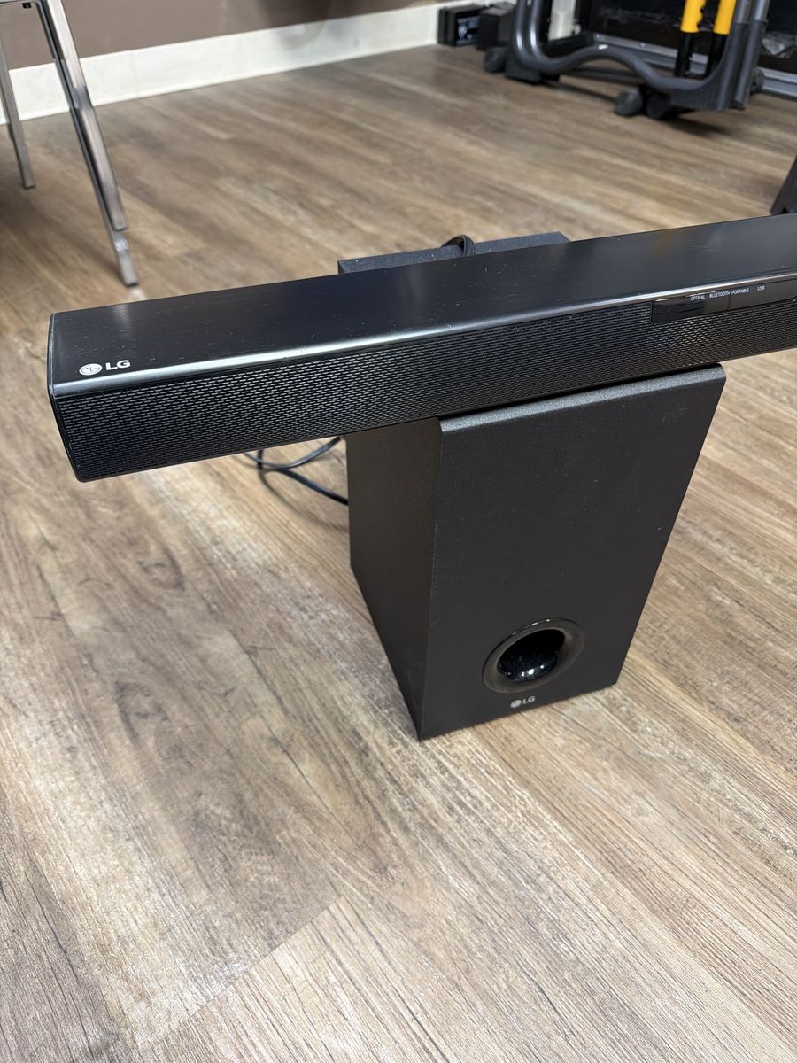 LG Soundbar System with wireless Subwoofer - Black