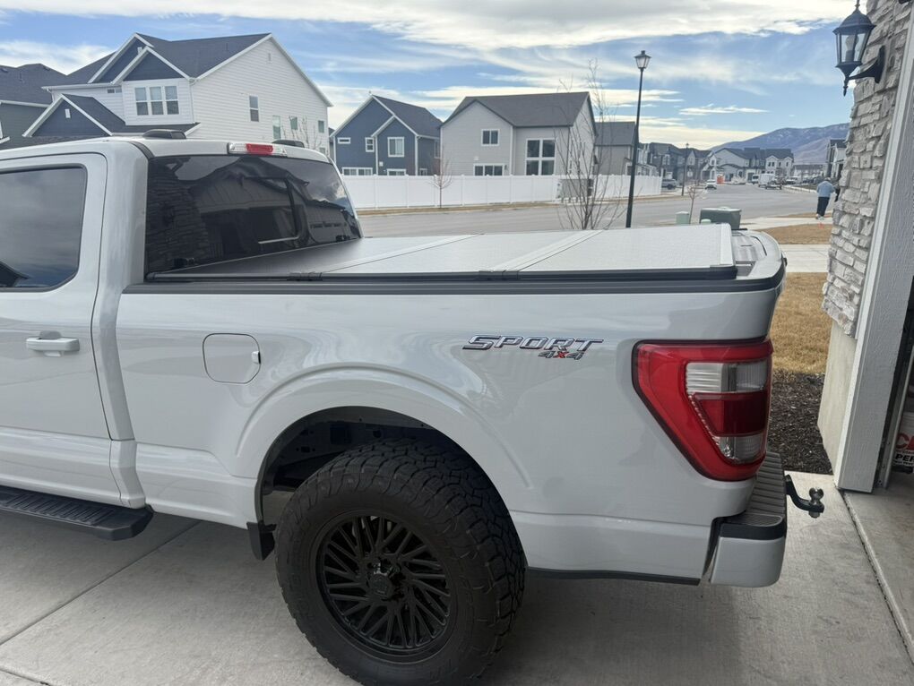 Ford F150 Trifold Hard bed cover 6.5F long bed New