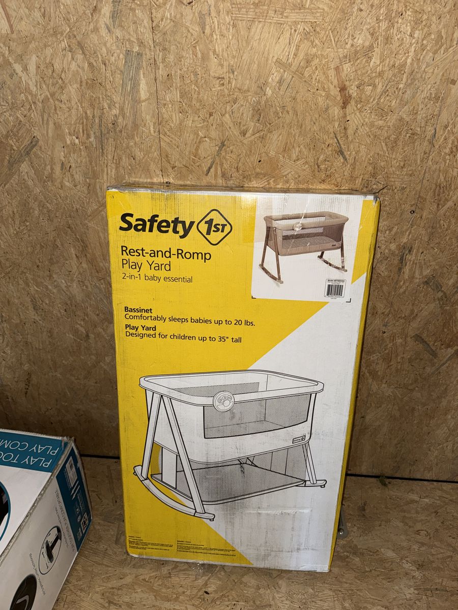 Safety First rest-and-romp Play yard