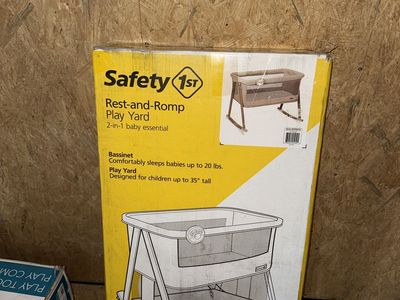 Safety First rest-and-romp Play yard