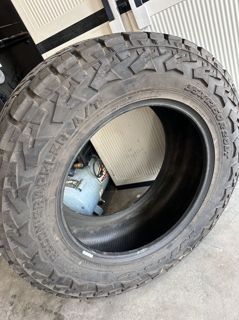 Nearly Brand New 35 Nitto Recon Grappler