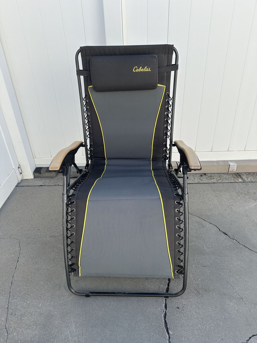 Cabela’s Comfortable Camping / zero gravity Chair