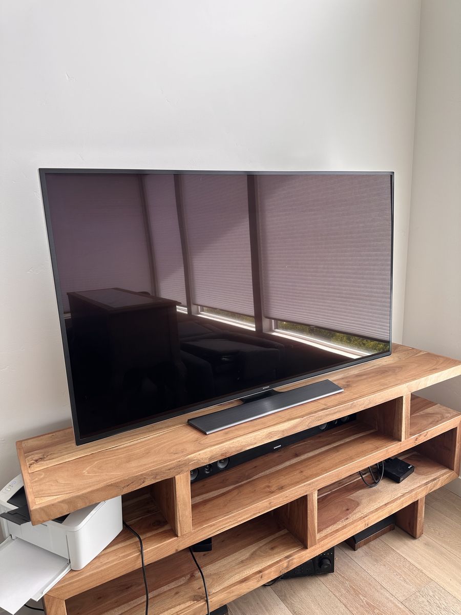 60” Samsung TV