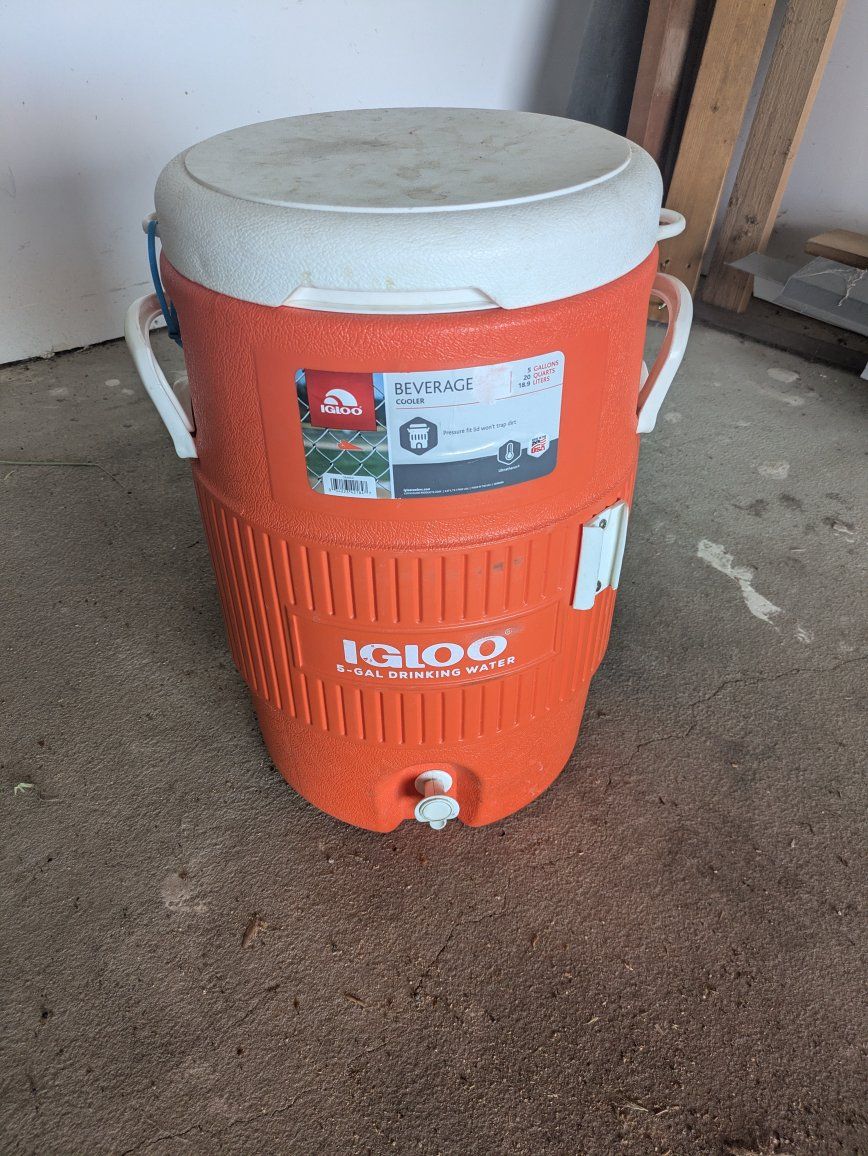 Igloo 5-Gallon Beverage Cooler - Orange & White - Drinking Water Dispenser