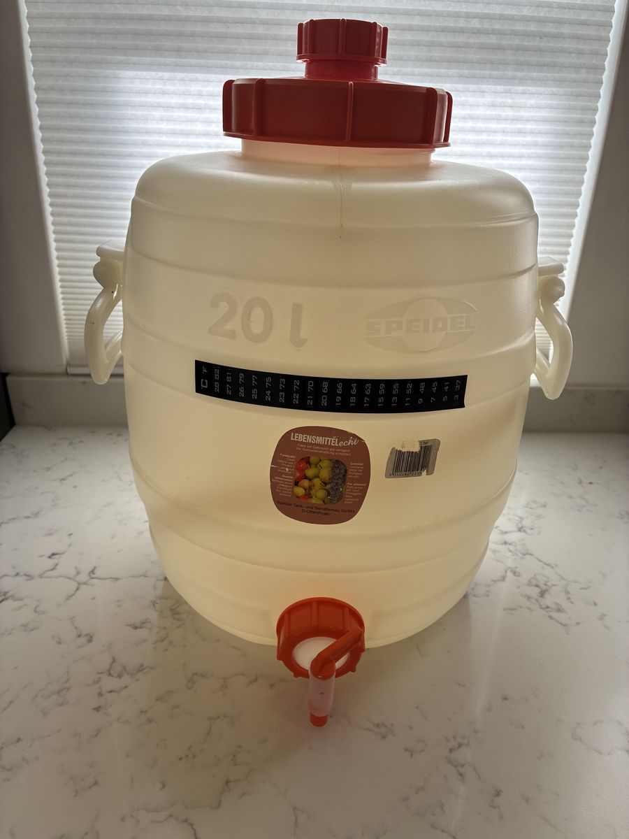 Speidel 20L Plastic Fermenter / Beverage Storage – Includes Bung & Hose