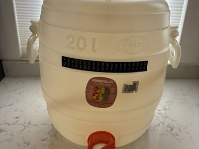 Speidel 20L Plastic Fermenter / Beverage Storage – Includes Bung & Hose