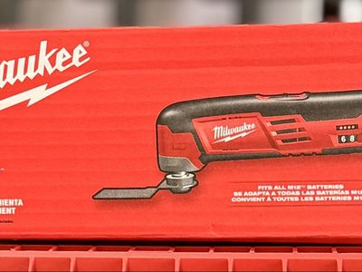 Milwaukee M12 Multi-Tool 2426-20 Cordless Oscillating Tool (Tool Only)