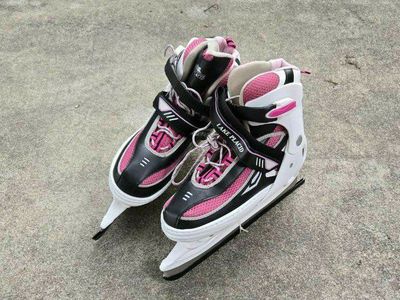 NEW Girls/Women's Lake Placid Adjustable Size 6-9 Metro Soft Ice Skates