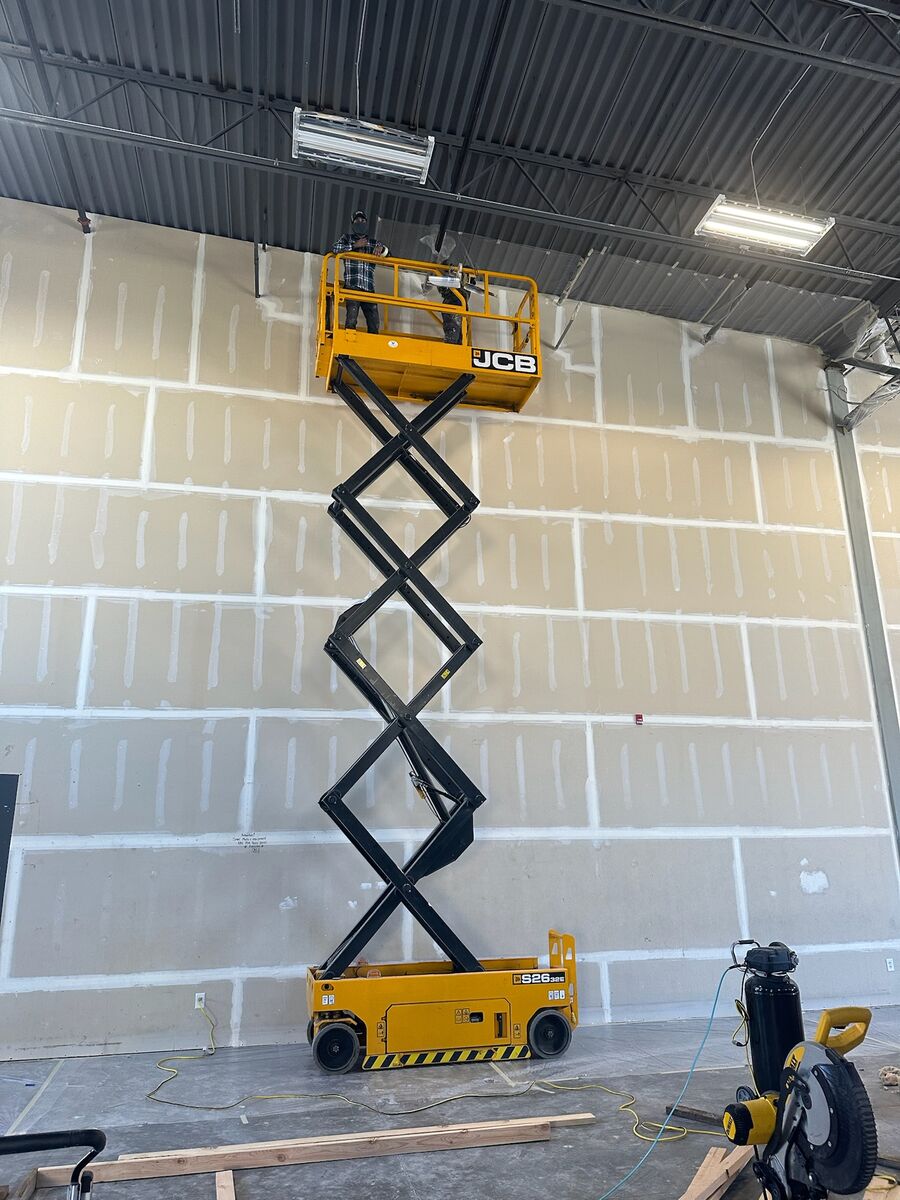 SCISSOR LIFT 19FT -26FT- 32FT.   RENTAL