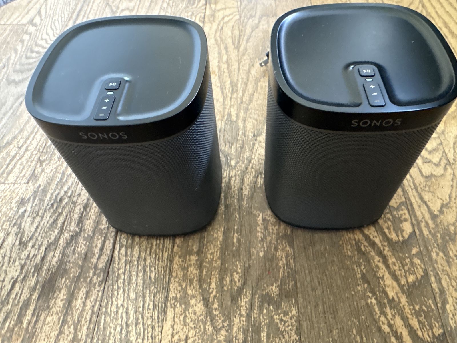 2x Sonos Play 1 wireless speakers