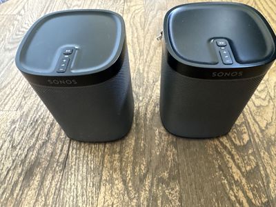 2x Sonos Play 1 wireless speakers