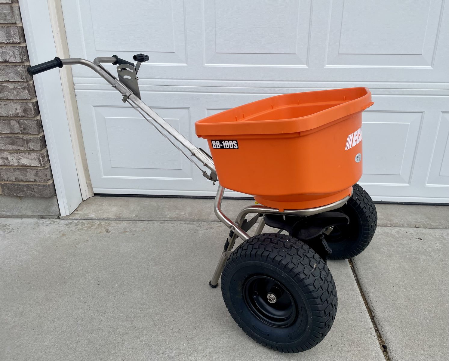 ECHO RB-100S Broadcast Spreader - 100lb Walk Behind Medium Duty