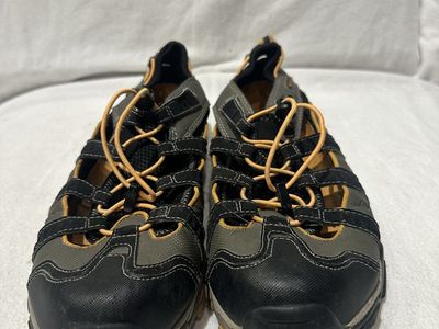 Columbia Tigrit men’s size 12 grey/black closed toe, hiking sandals