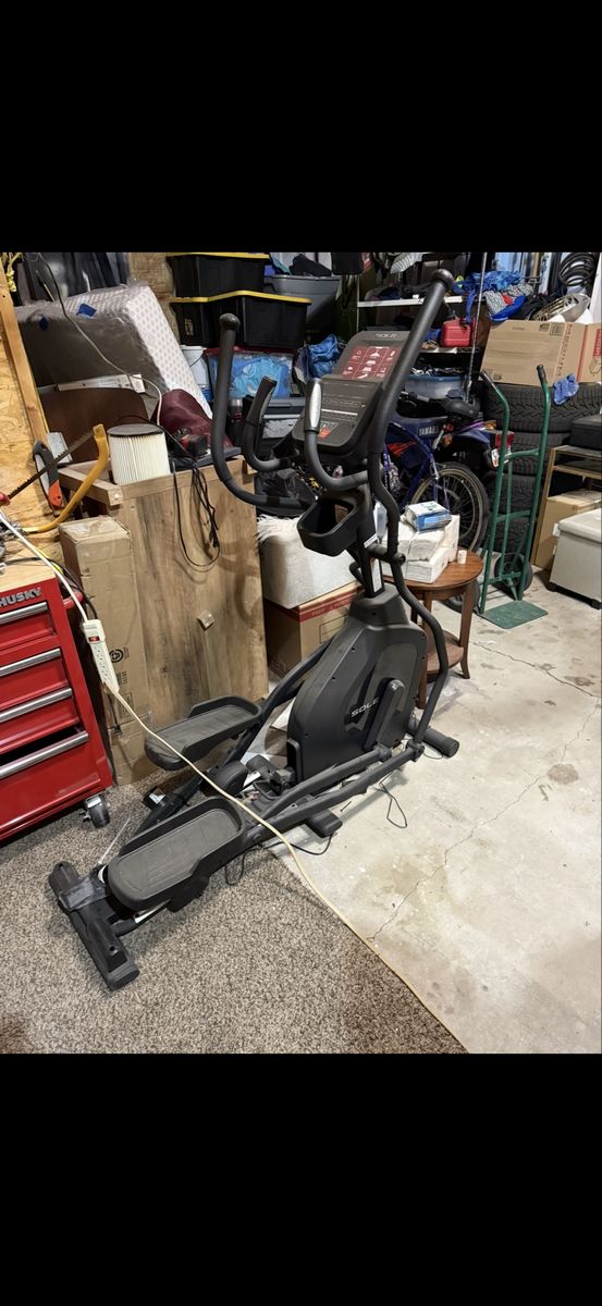 Sole Fitness E20 Elliptical Trainer - Like New, Barely Used Exercise Machine