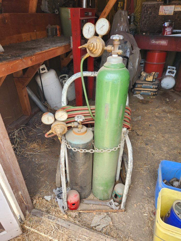 Heavy-Duty Oxy-Acetylene Welding/Cutting Torch Kit with Tanks and Cart