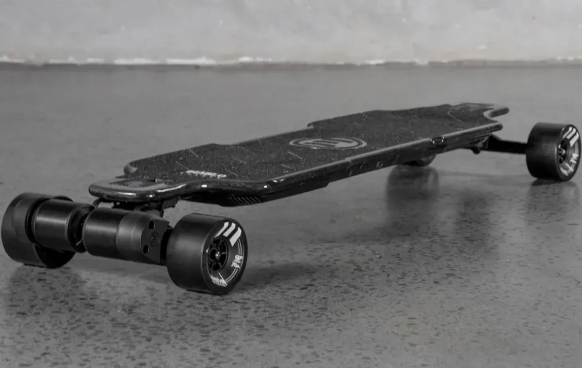 2021 Evolve Hadean Carbon Street – 40 Miles – Excellent Condition