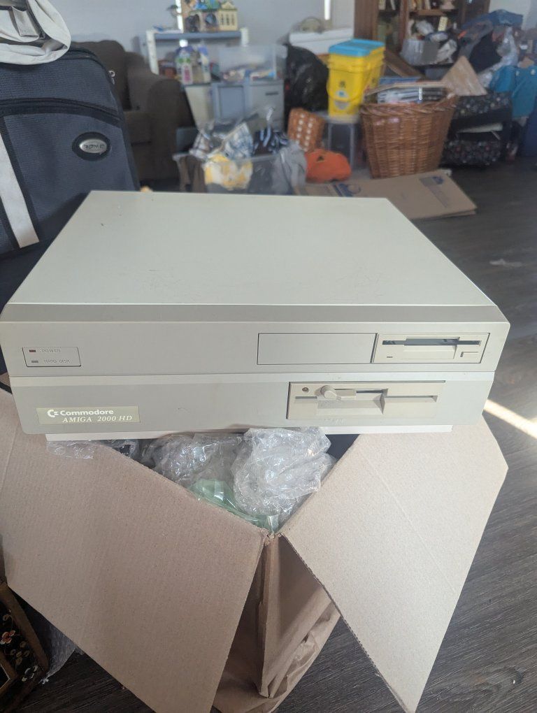 Vintage Commodore Amiga 2000 HD Computer System, Keyboard, Monitor & Manual Set