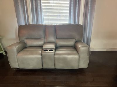 Luxurious Gray Leather Loveseat Recliner with Console & Cupholders - Excellent Condition