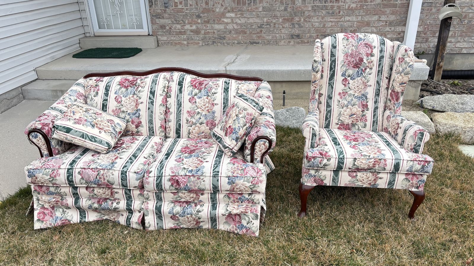 Broyhill Loveseat Chair Set