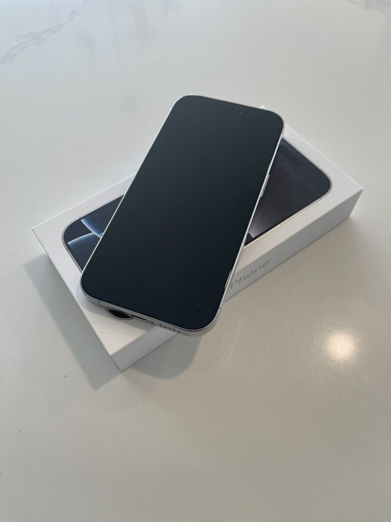 Unlocked iPhone 16 Pro 128 GB White