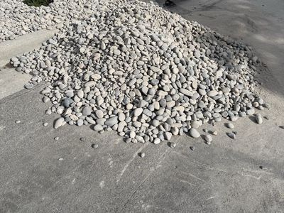 Glacier cobble 2-3 inch approximately 2 Ton