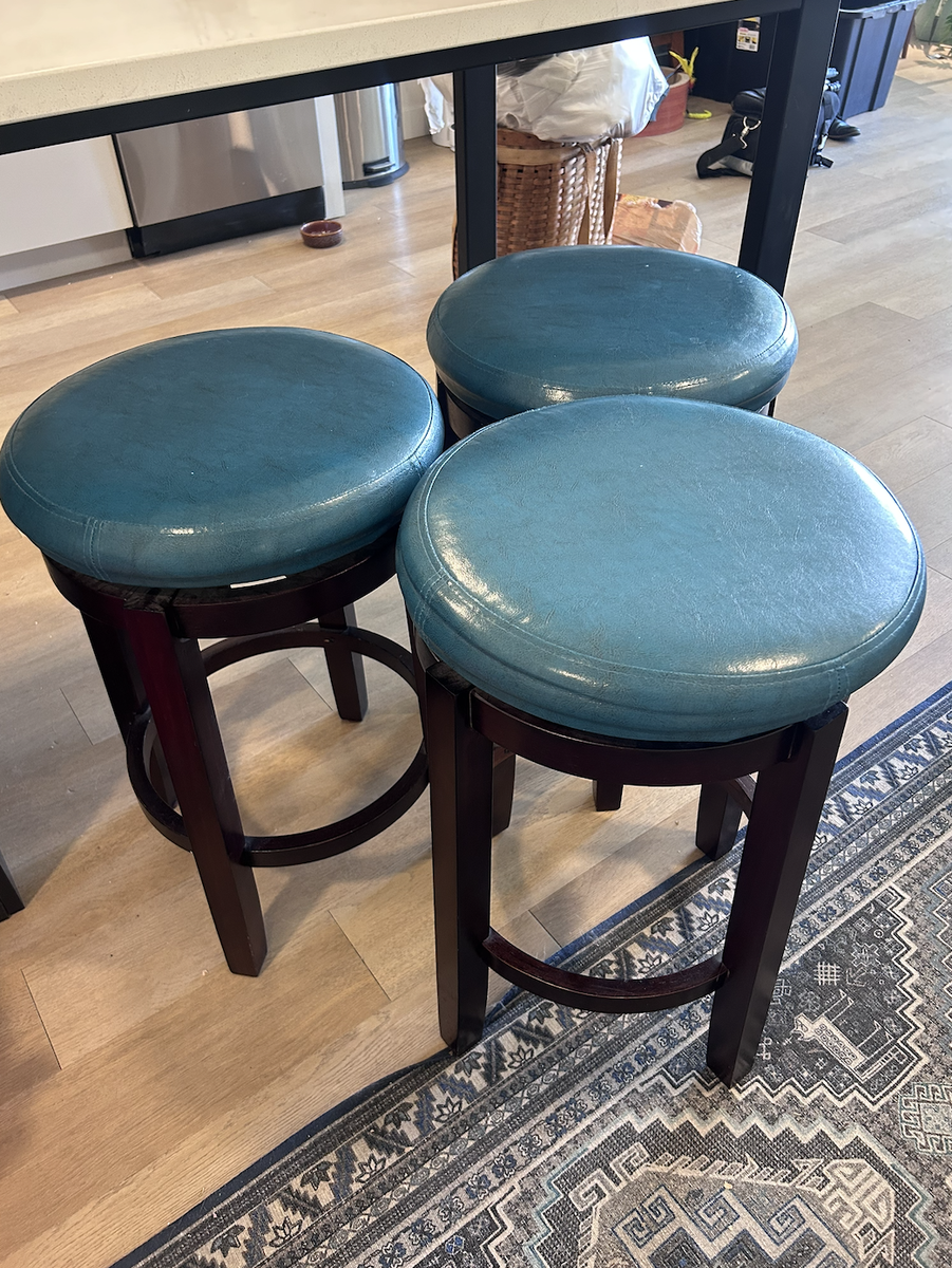 Cute Bar Stools 2 ft tall x 16 in diameter