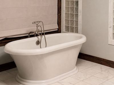 Freestanding Soaking Bathtub