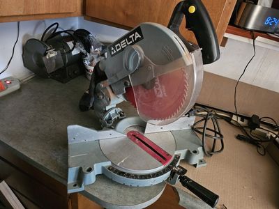 DELTA 06-220 10" Compound Miter Saw - Gray/Black, Used Power Tool for Woodworking
