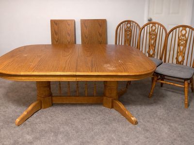 Wood Table, extends and 4 chairs.