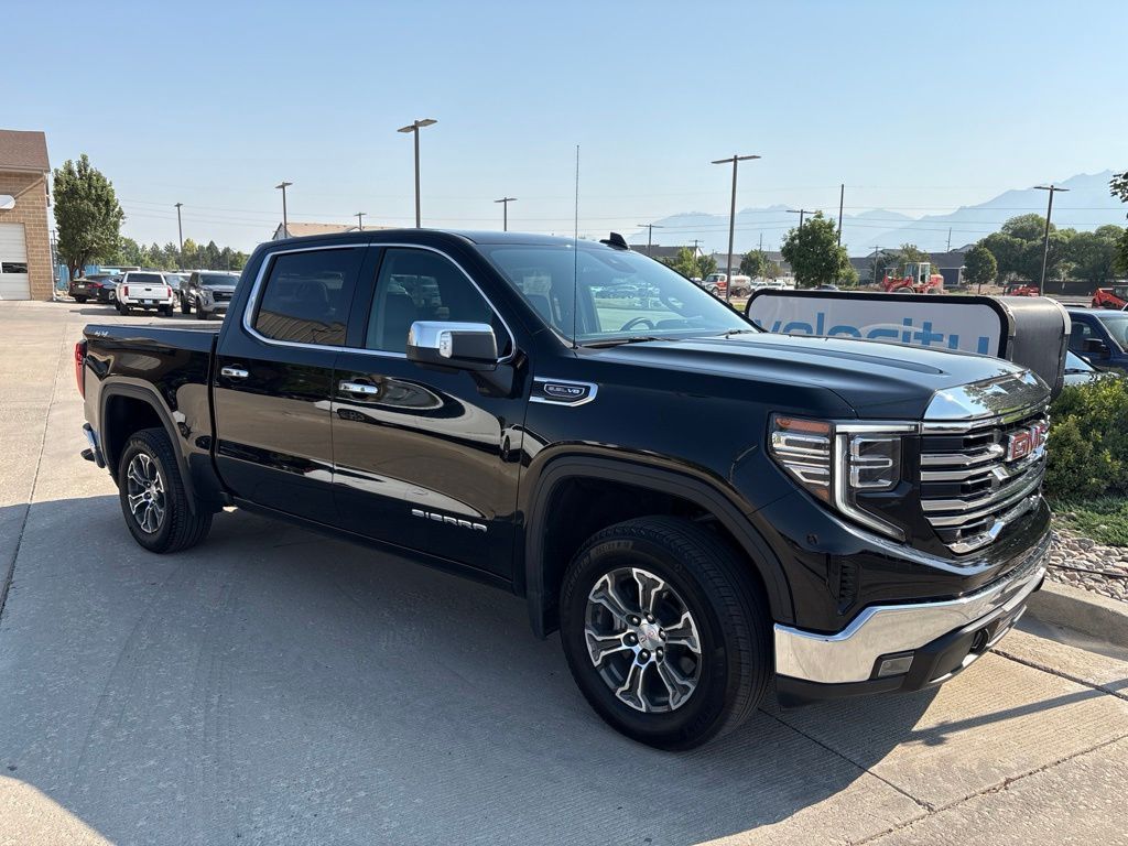 2025 GMC 1500 SLT