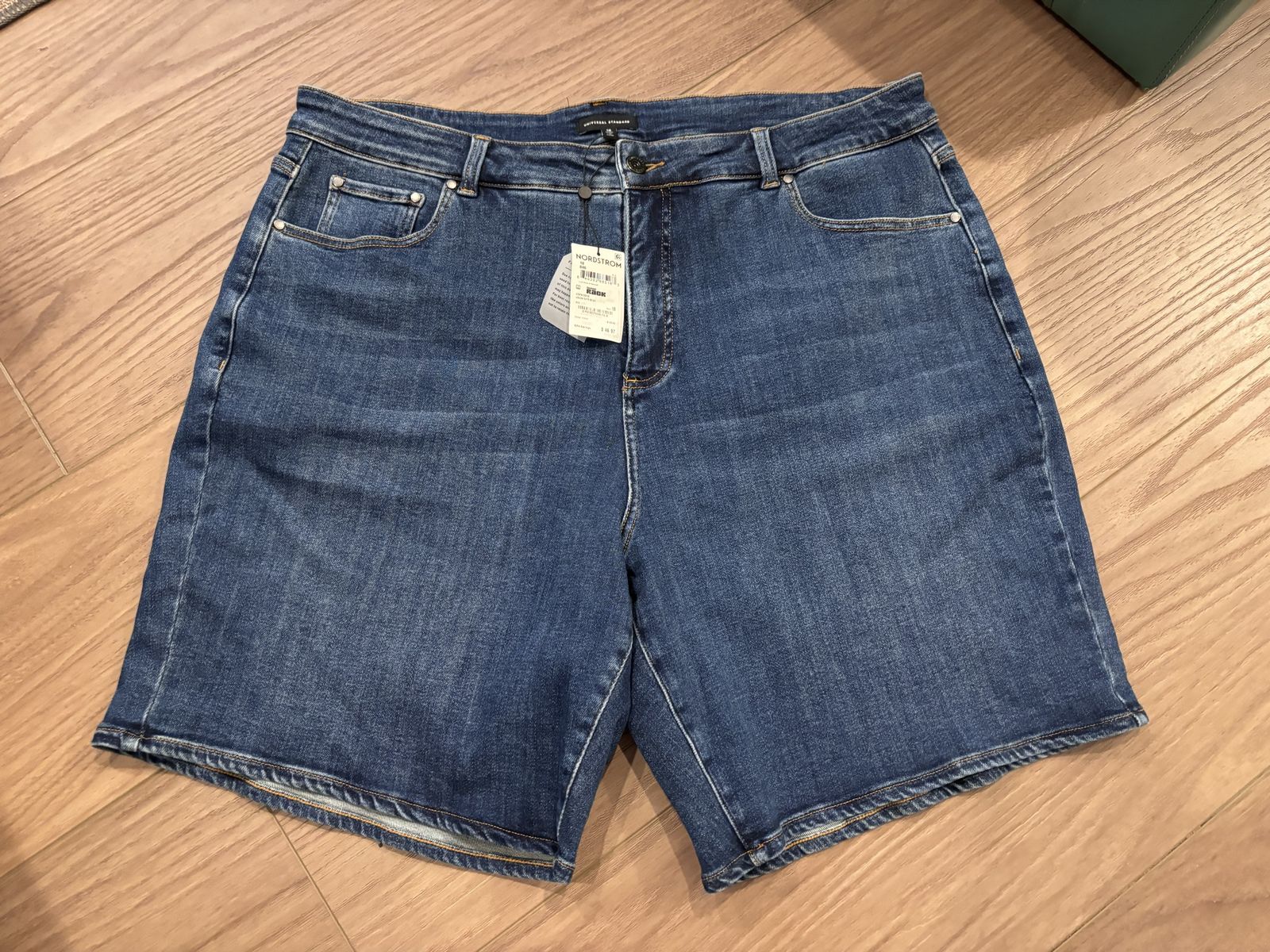 NWT Women’s Universal Standard Size 18 Shorts