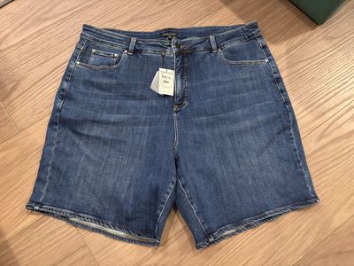 NWT Women’s Universal Standard Size 18 Shorts