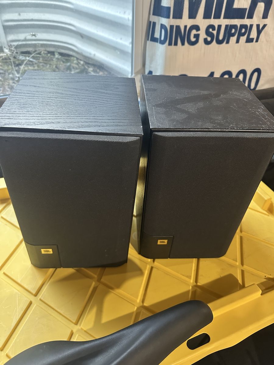 JBL J520M Bookshelf Speakers Pair - Black Wood Grain Finish