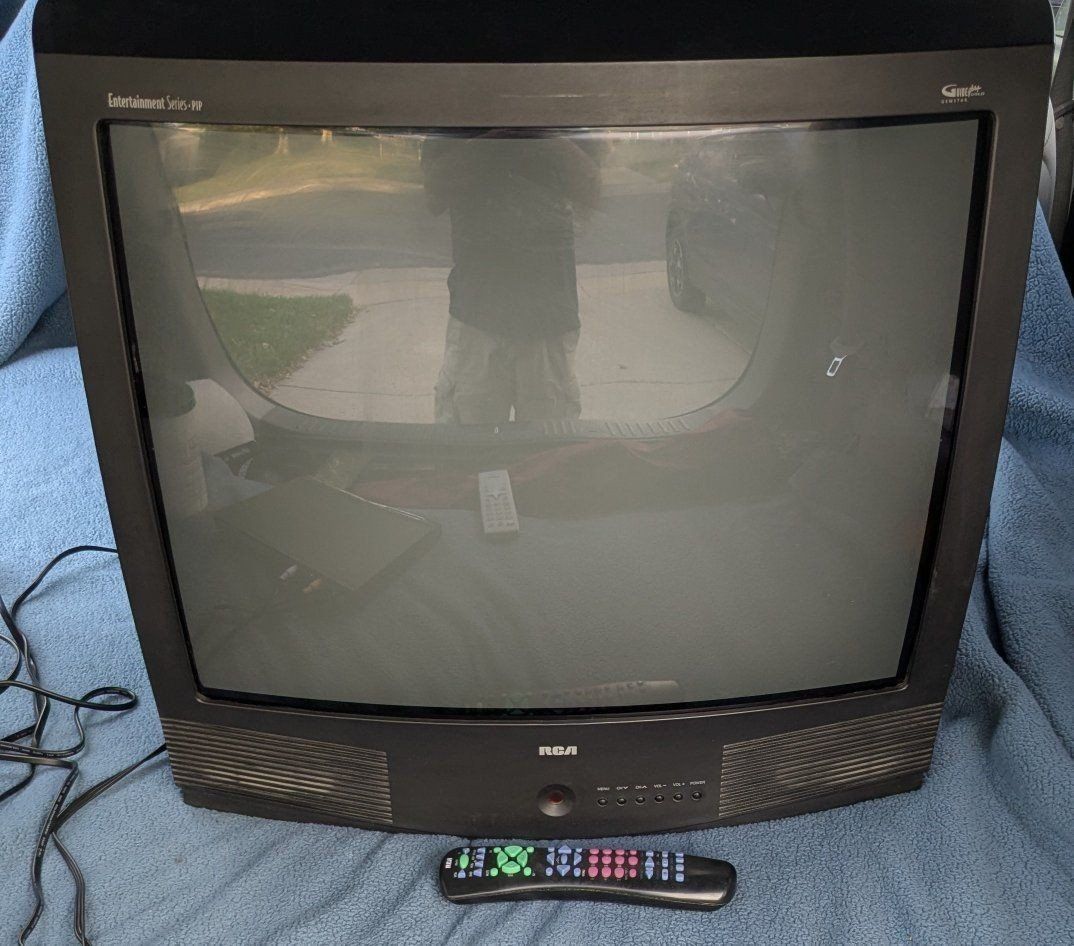RCA CRT TV WITH REMOTE F27668