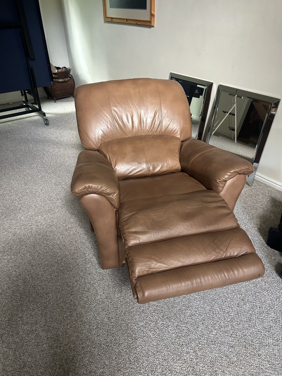 La-Z-Boy Light Brown Leather Reclining Chair - Comfortable & Durable