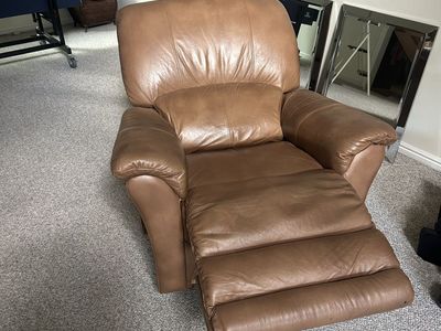 La-Z-Boy Light Brown Leather Reclining Chair - Comfortable & Durable