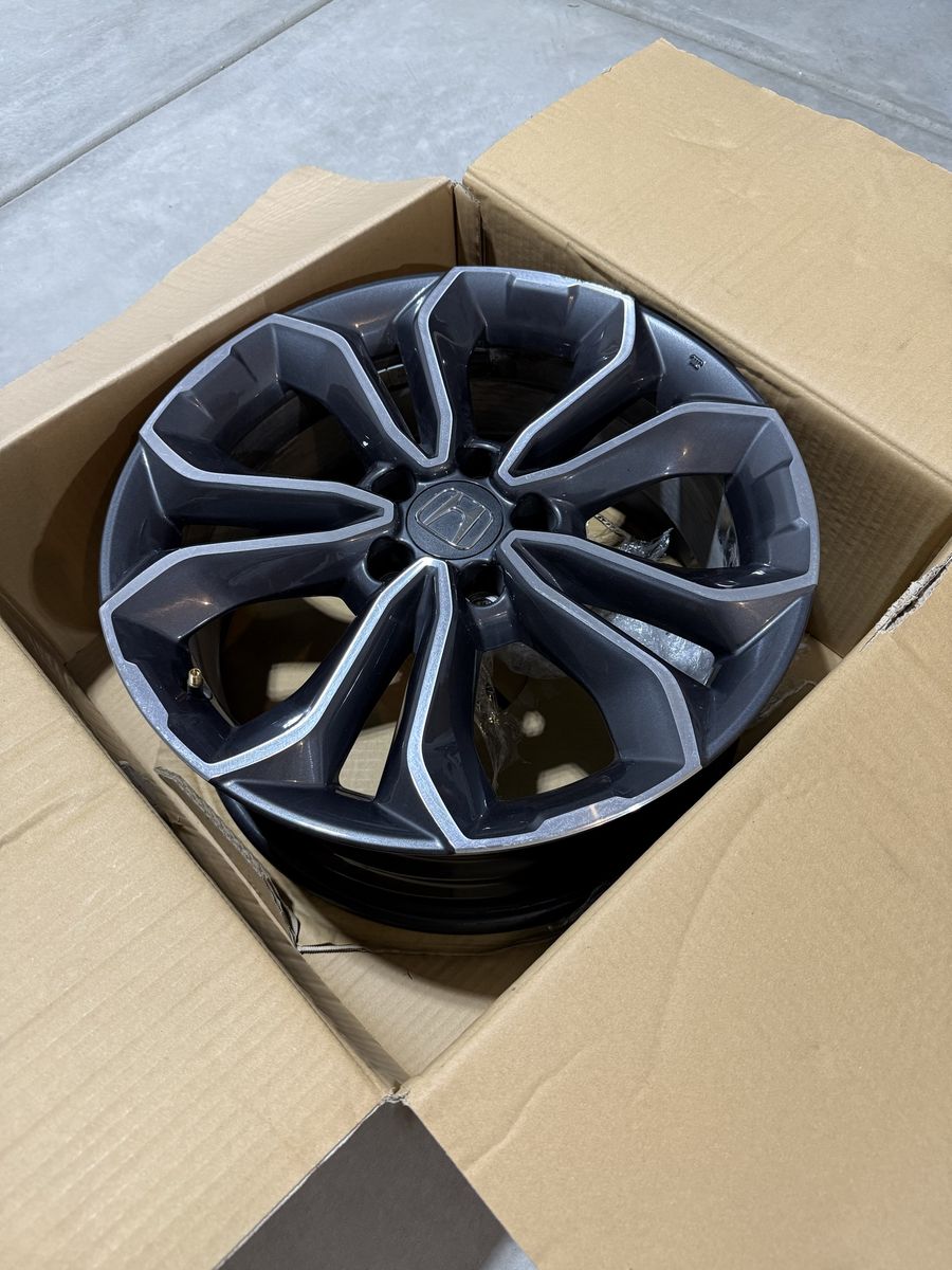 4 Honda CR-V 2022 OEM 18” wheels
