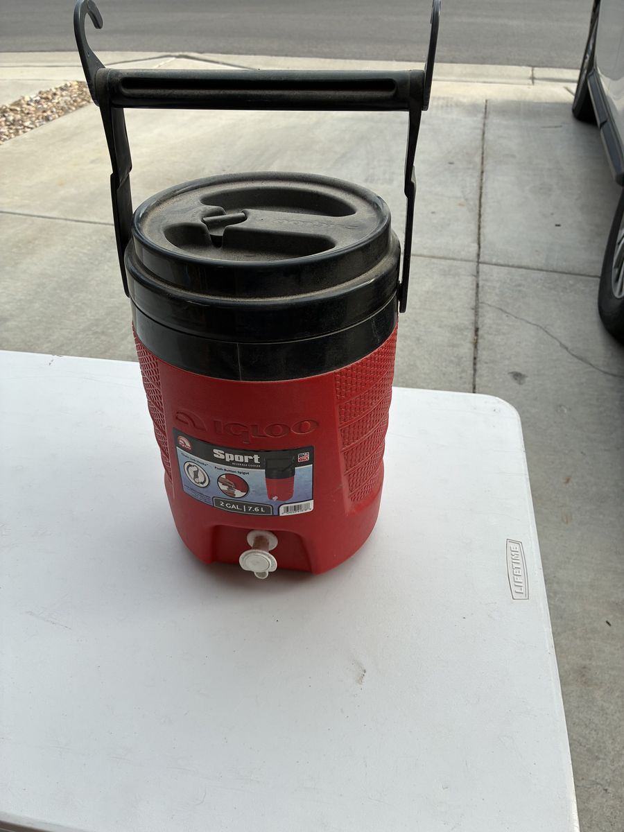 Igloo sport 2 gallon beverage cooler